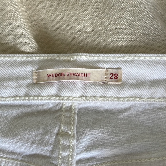 Levi’s White Straight Leg Jeans - Picture 3 of 6